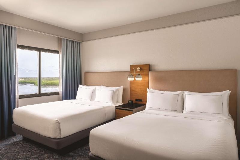 DoubleTree by Hilton Tampa Rocky Point Waterfront - image 12