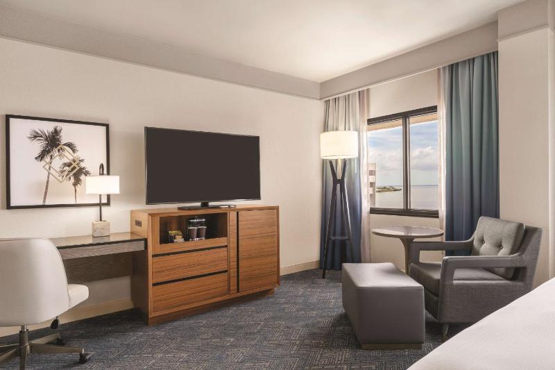 DoubleTree by Hilton Tampa Rocky Point Waterfront - image 6