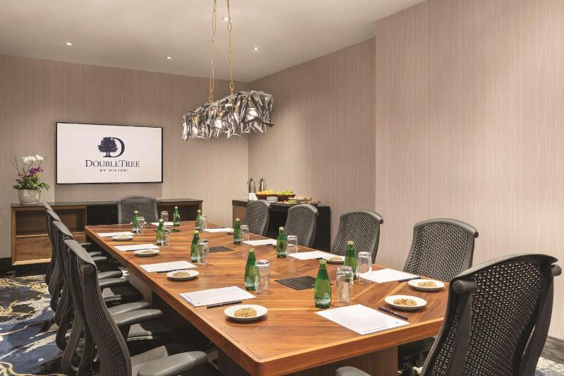 DoubleTree by Hilton Tampa Rocky Point Waterfront - image 17