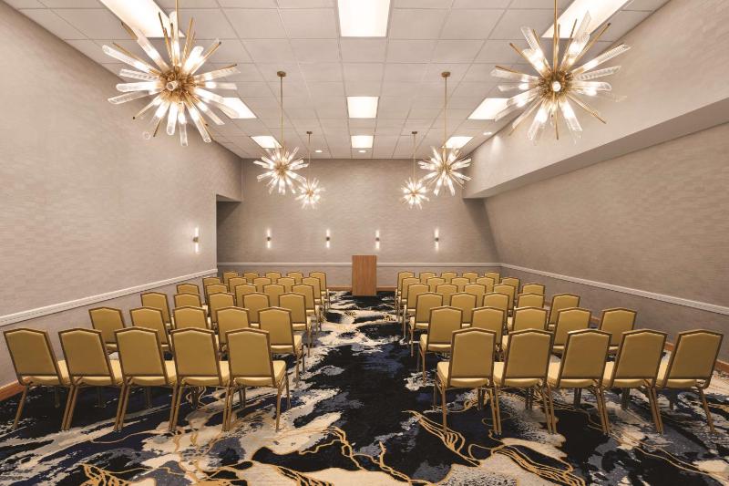 DoubleTree by Hilton Tampa Rocky Point Waterfront - image 31