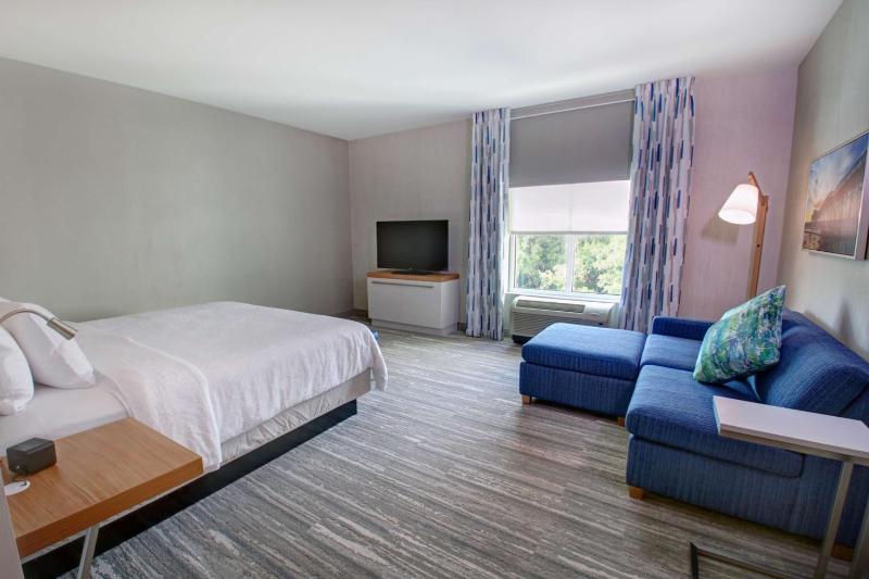 Premium King Room image 3