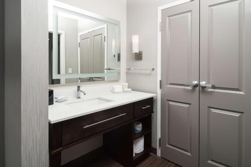 One-Bedroom King Suite - Non-Smoking image 3