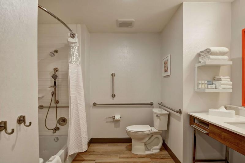 King Room - Mobility Access/Non-Smoking image 2