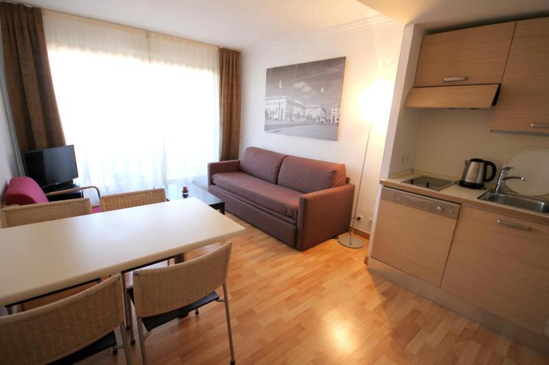 One-Bedroom Apartment with City View (4 Adults) image 2
