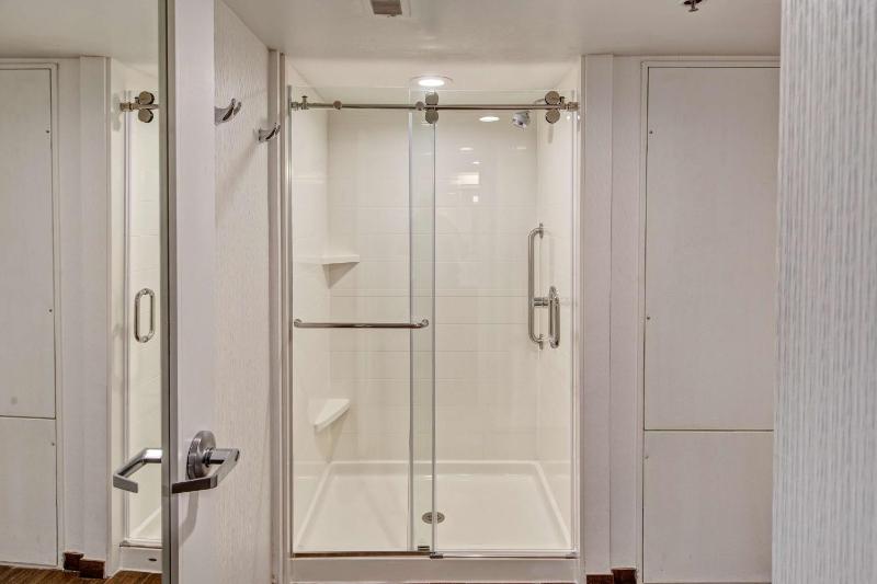 One-Bedroom King Suite - Non-Smoking image 3