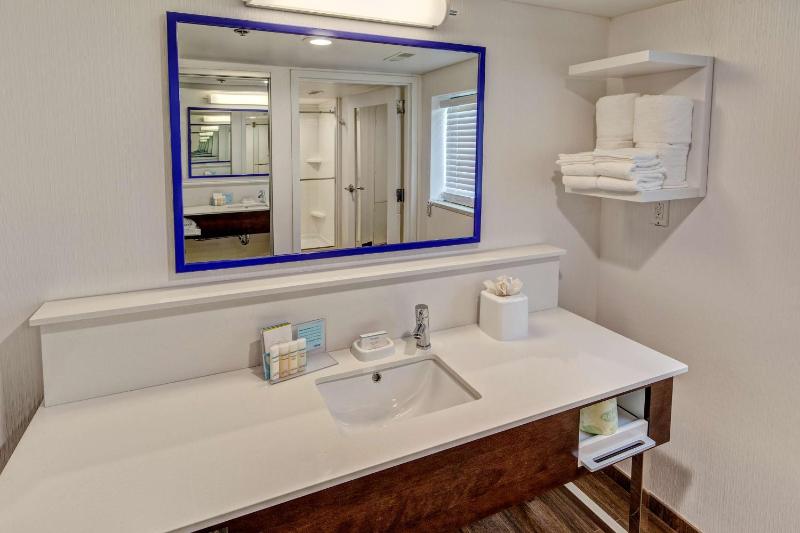 One-Bedroom King Suite - Non-Smoking image 2