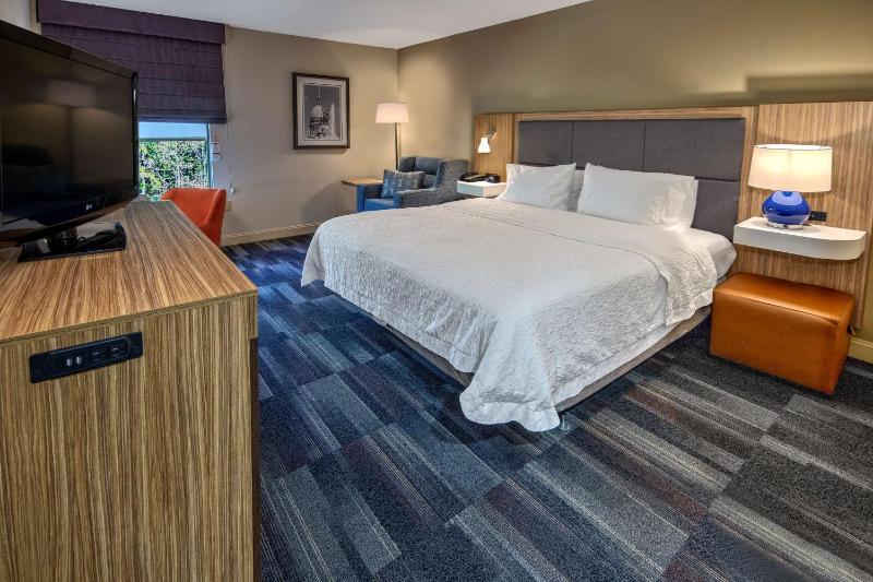 King Room with Accessible Tub - Mobility and Hearing Access/Non-Smoking image 4