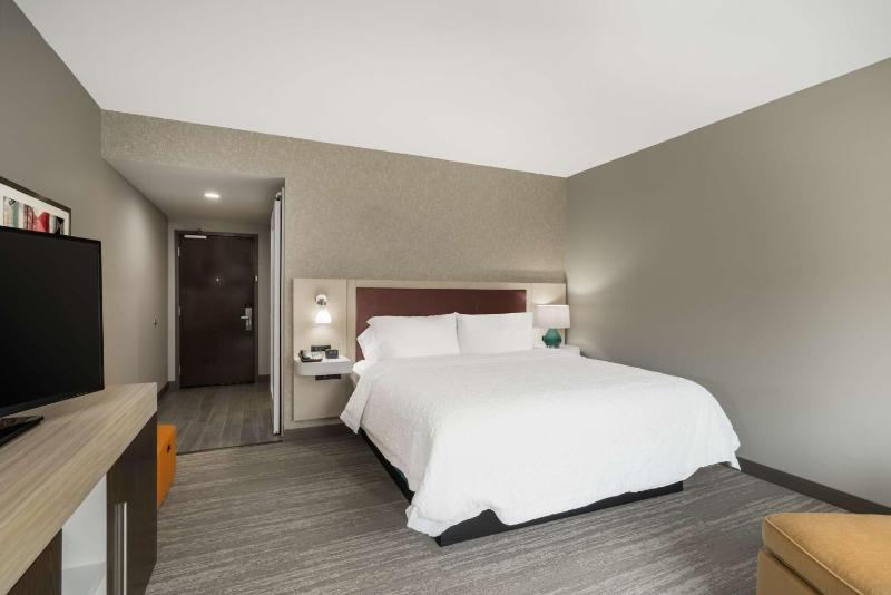 King Room - Non-Smoking image 4