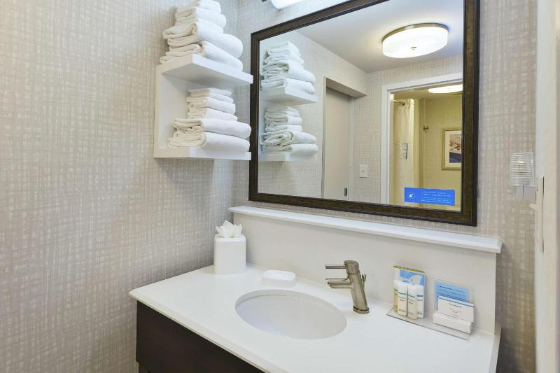 Queen Studio Suite with Two Queen Beds - Non-Smoking image 2