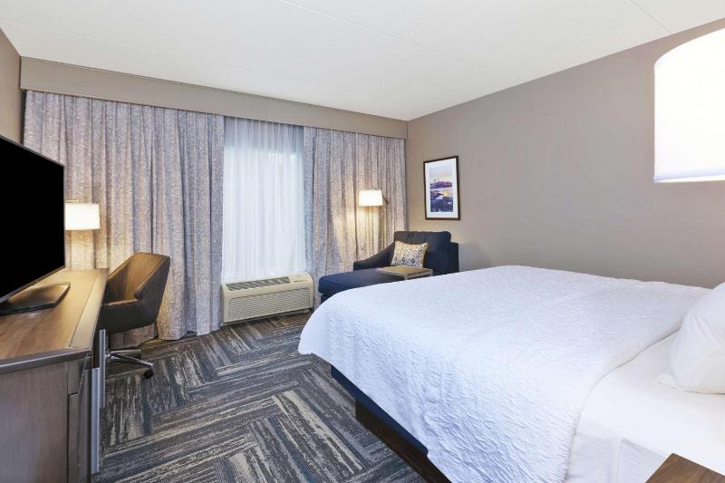 King Room with King Bed - Non-Smoking image 3