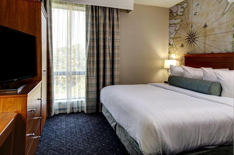 Larger King Suite - Non-Smoking image 4
