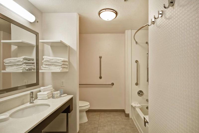 King Room with Accessible Tub - Mobility and Hearing Access/Non-Smoking image 2