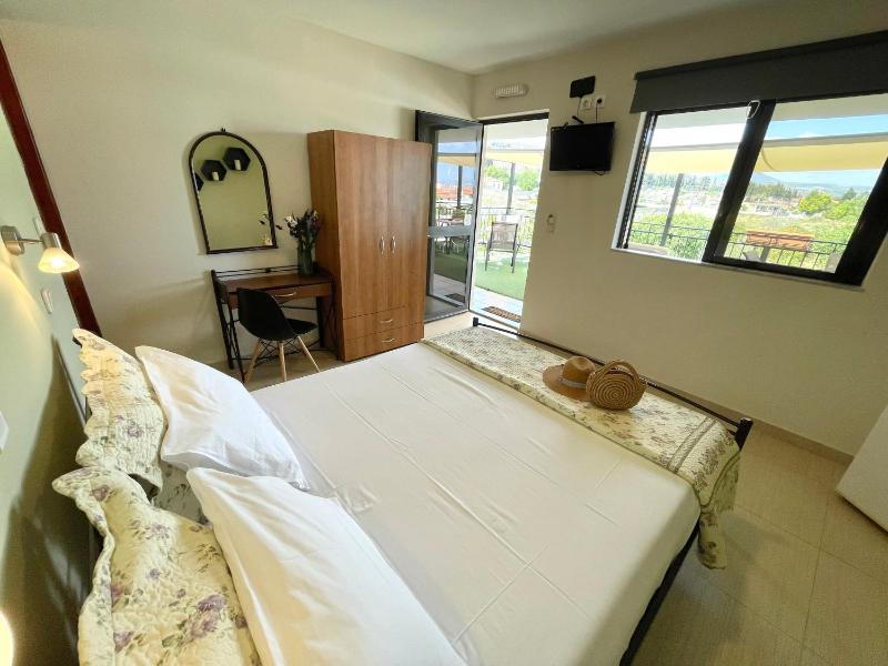 Double or Twin Room with Mountain View image 2