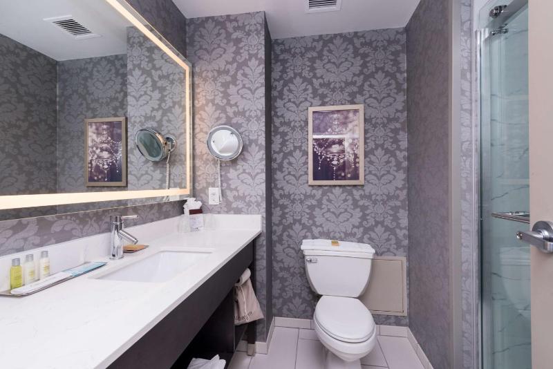 King Room image 3