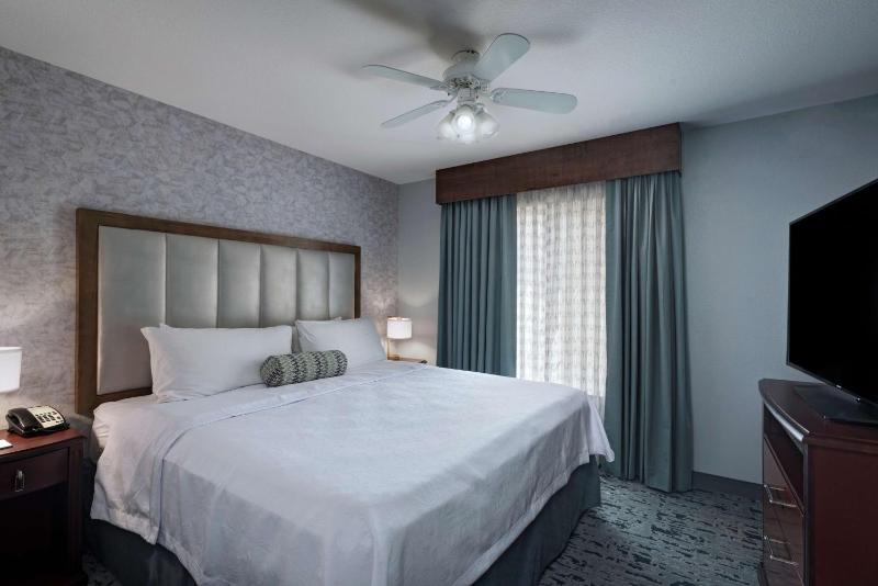 One-Bedroom King Suite - Non-Smoking image 4