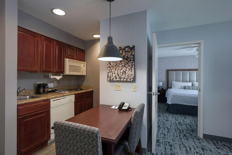 One-Bedroom King Suite - Non-Smoking image 3
