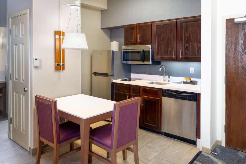 One-Bedroom Double Suite - Non-Smoking image 4