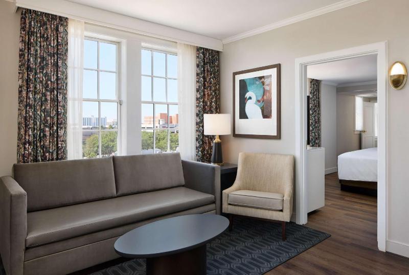 One-Bedroom King Suite with Lake View image 3