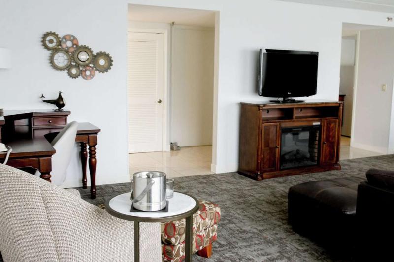 Two-Room King Suite image 4