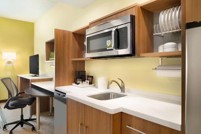 One-Bedroom Queen Suite - Non-Smoking image 3
