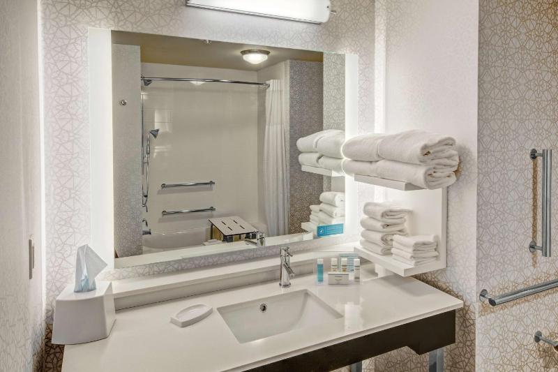 King Room with Accessible Tub - Mobility and Hearing Access/Non-Smoking image 2