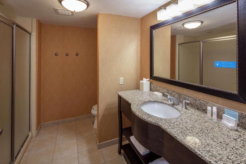 Deluxe King Room - Non-Smoking image 3