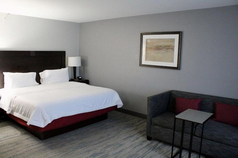 King Room with Sofa Bed - Non-Smoking image 1