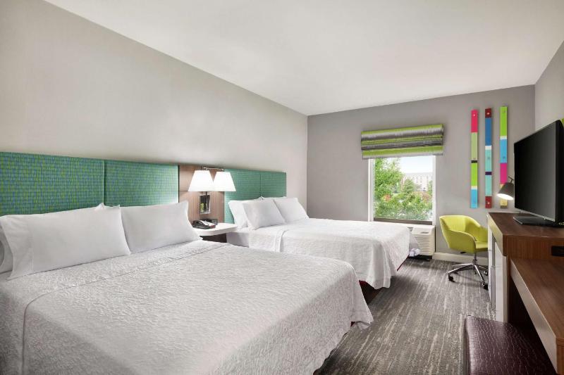 Room with Two Queen Beds - Non-Smoking image 1