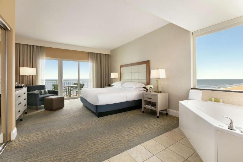 King Corner Oceanfront Suite image 3