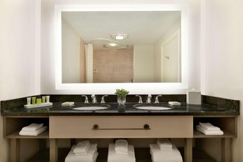Queen Suite with Two Queen Beds - Oceanfront image 2