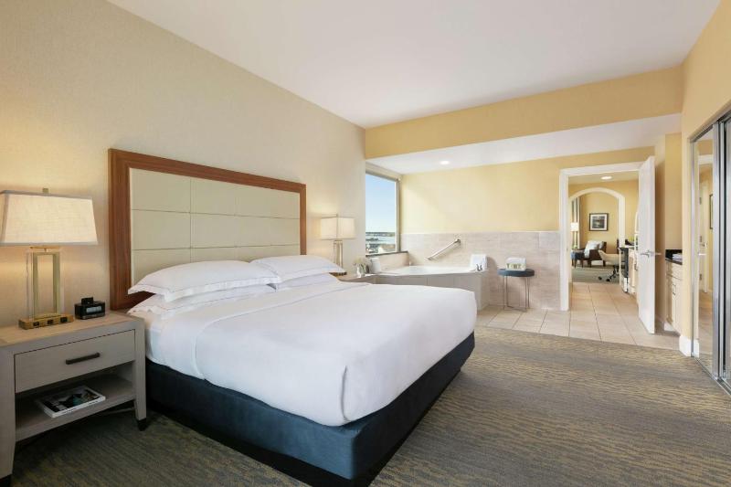 King Corner Oceanfront Suite image 2