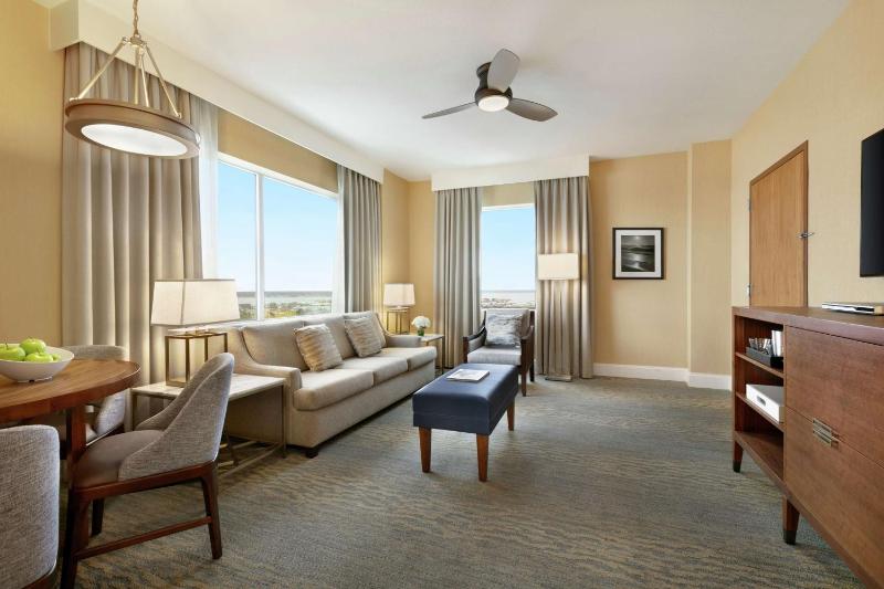 King Corner Oceanfront Suite image 4