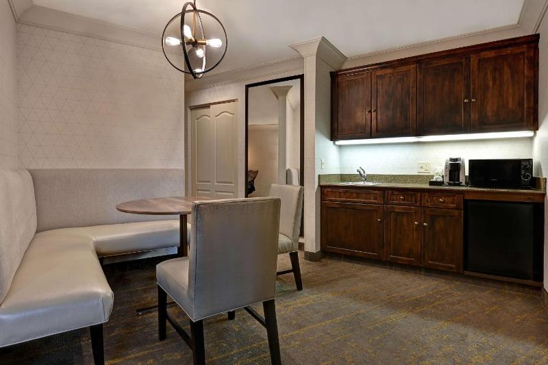 King Suite with Whirlpool image 4