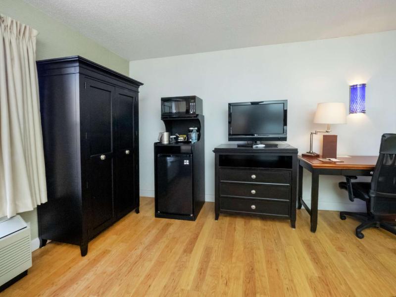 King Room - Non-Smoking image 4