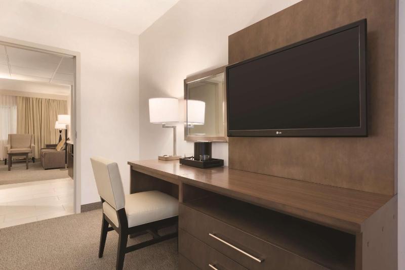 King Suite - Non-Smoking image 2