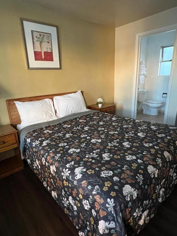 Standard Queen Room image 2