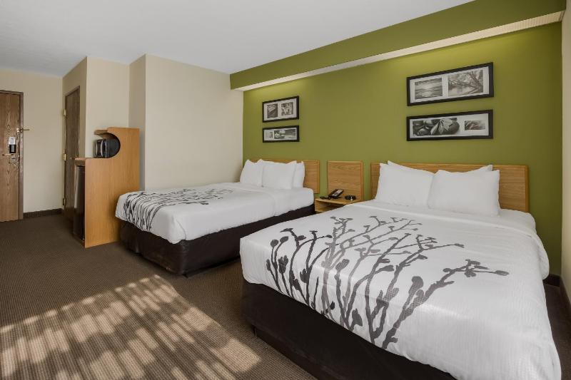 Double Room with Two Double Beds - Accessible/Non-Smoking image 1