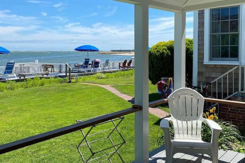 Three-Bedroom Cottage with Sea View image 2