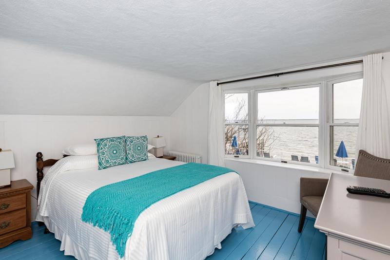 Two-Bedroom Cottage with Sea View image 2