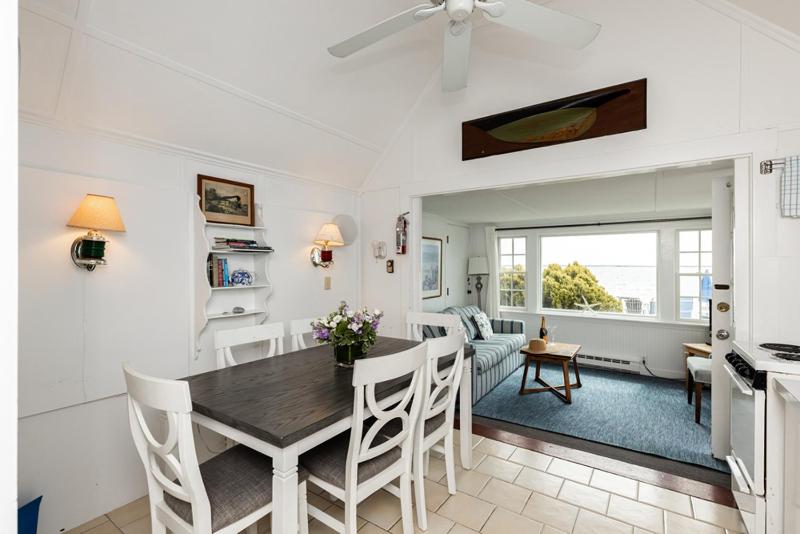 One-Bedroom Cottage with Sea View image 3