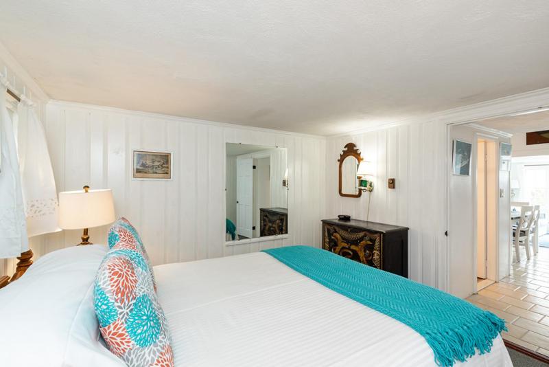 One-Bedroom Cottage with Sea View image 2