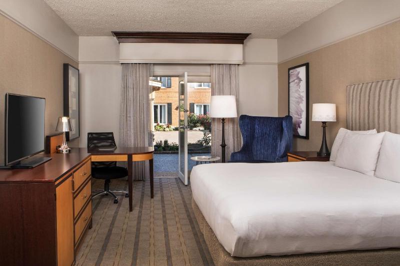 King Room with Patio image 1