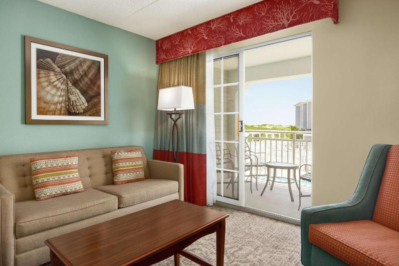 Queen Room with Partial Ocean View image 3
