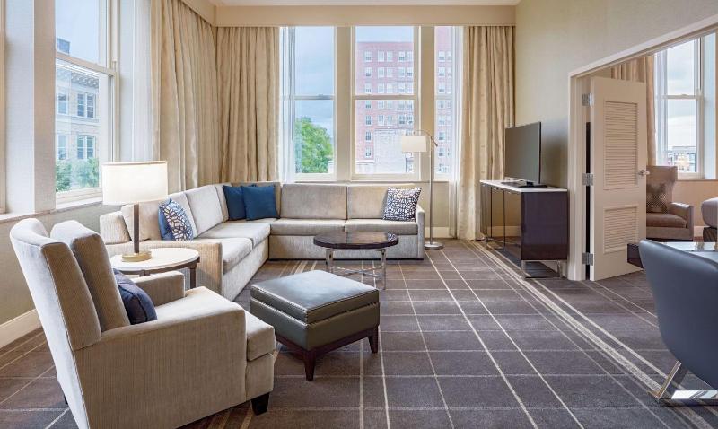 One-Bedroom Suite - Executive Floor image 4