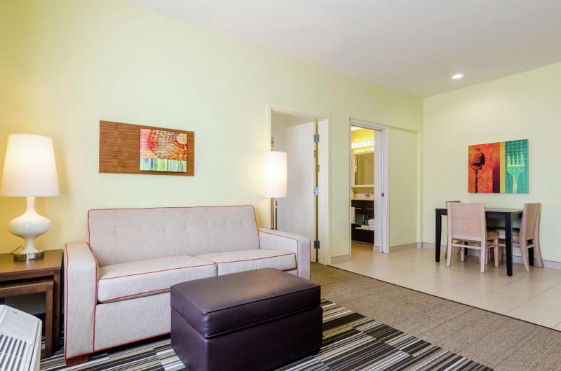 One-Bedroom King Suite - Non-Smoking image 4