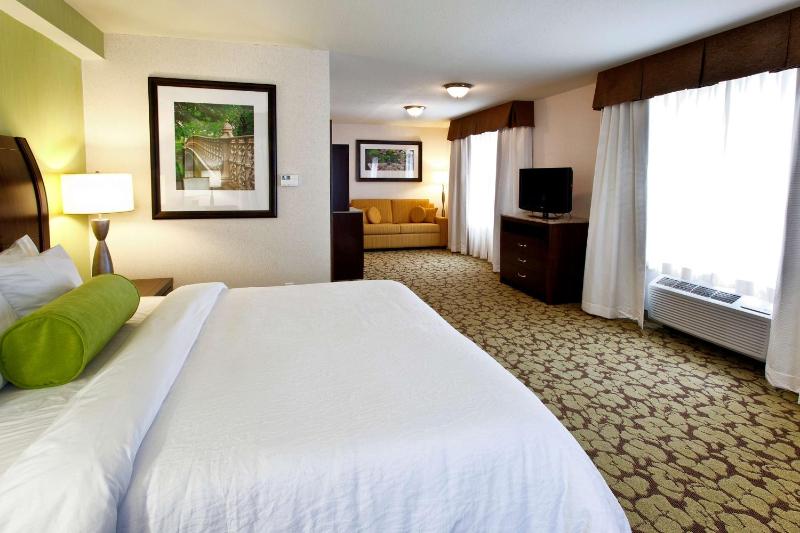 Corner King Suite image 3