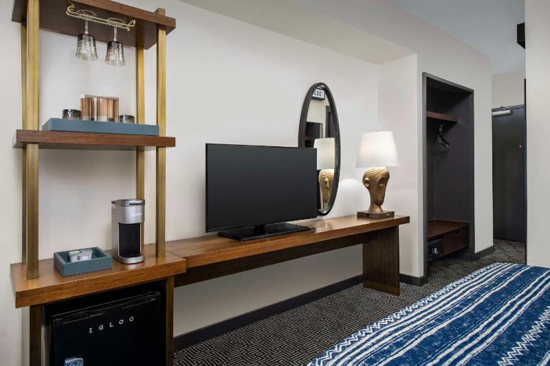 King Room image 2