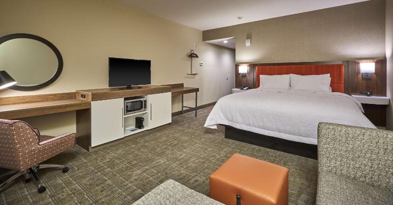 King Room with Sofa Bed - Non-Smoking image 3