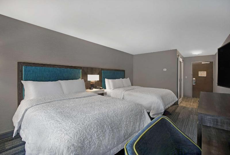 Queen Room with Two Queen Beds image 3