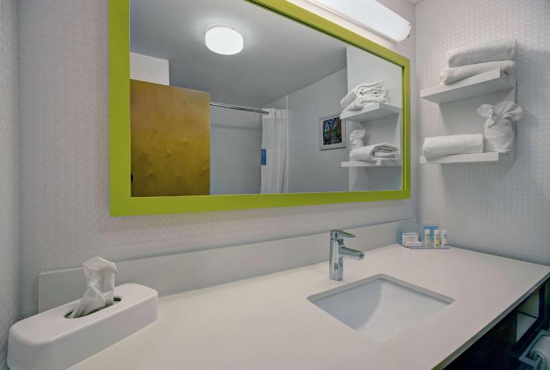 King Room with King Bed - Non-Smoking image 2
